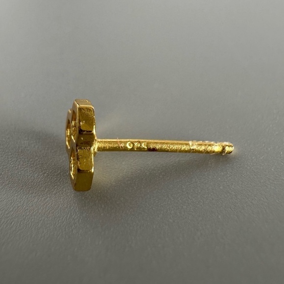 14k Gold Honeycomb Stud Earrings - Picture 7 of 9